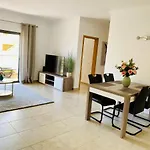 George\'S Quinta Das Palmeiras, A 2 Bedroom Apartment In Luxury Complex, Walking Distance To Town