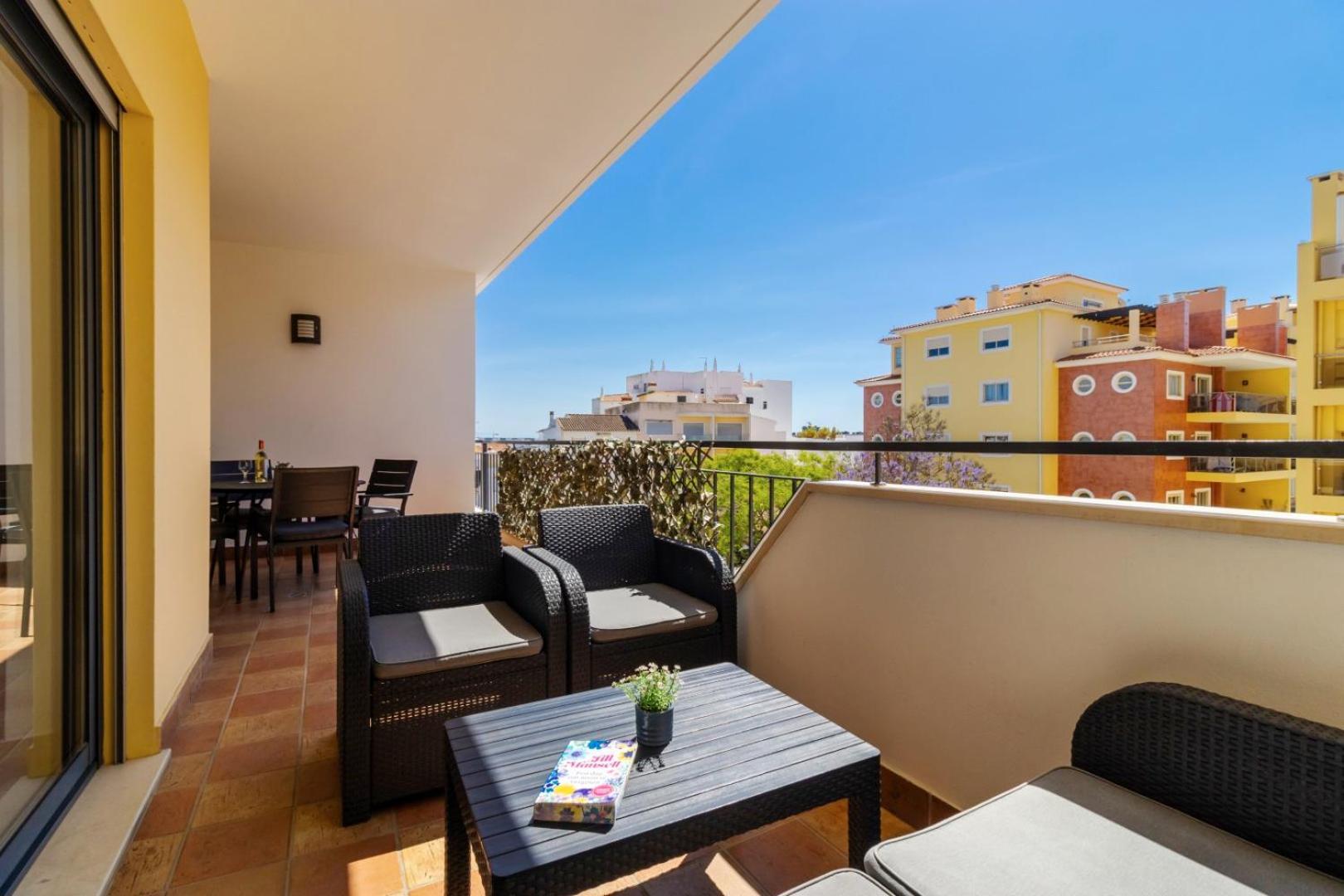 George's Quinta Palmeiras, A 2 Bedroom In Luxury Complex, Walking Distance To Town Apartment